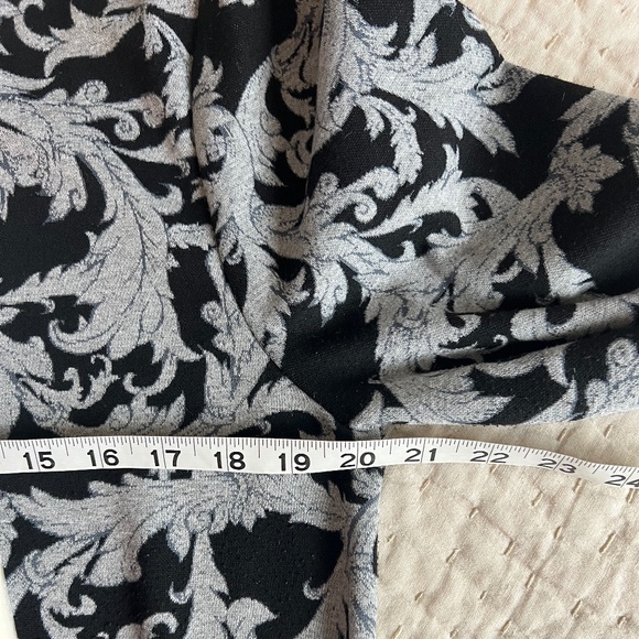 Soft Surroundings Black Grey Swirls Floral Dressy Pullover 1/4 zip L - Picture 7 of 7